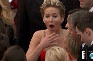 Jennifer-Lawrence-arrives-on-the-red-carpet-at-the-2014-Oscars_E!