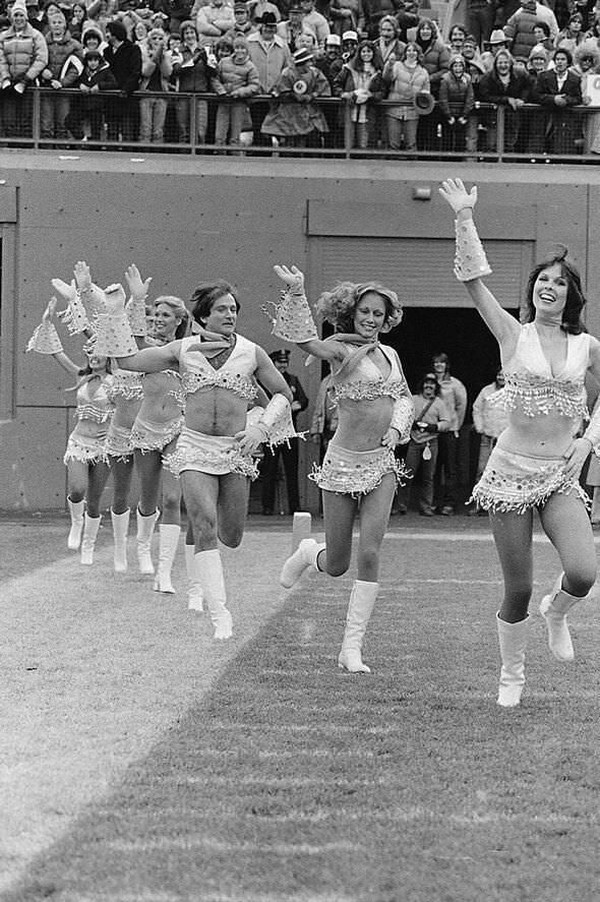 Robin Williams dressed like a cheerleader - 1980